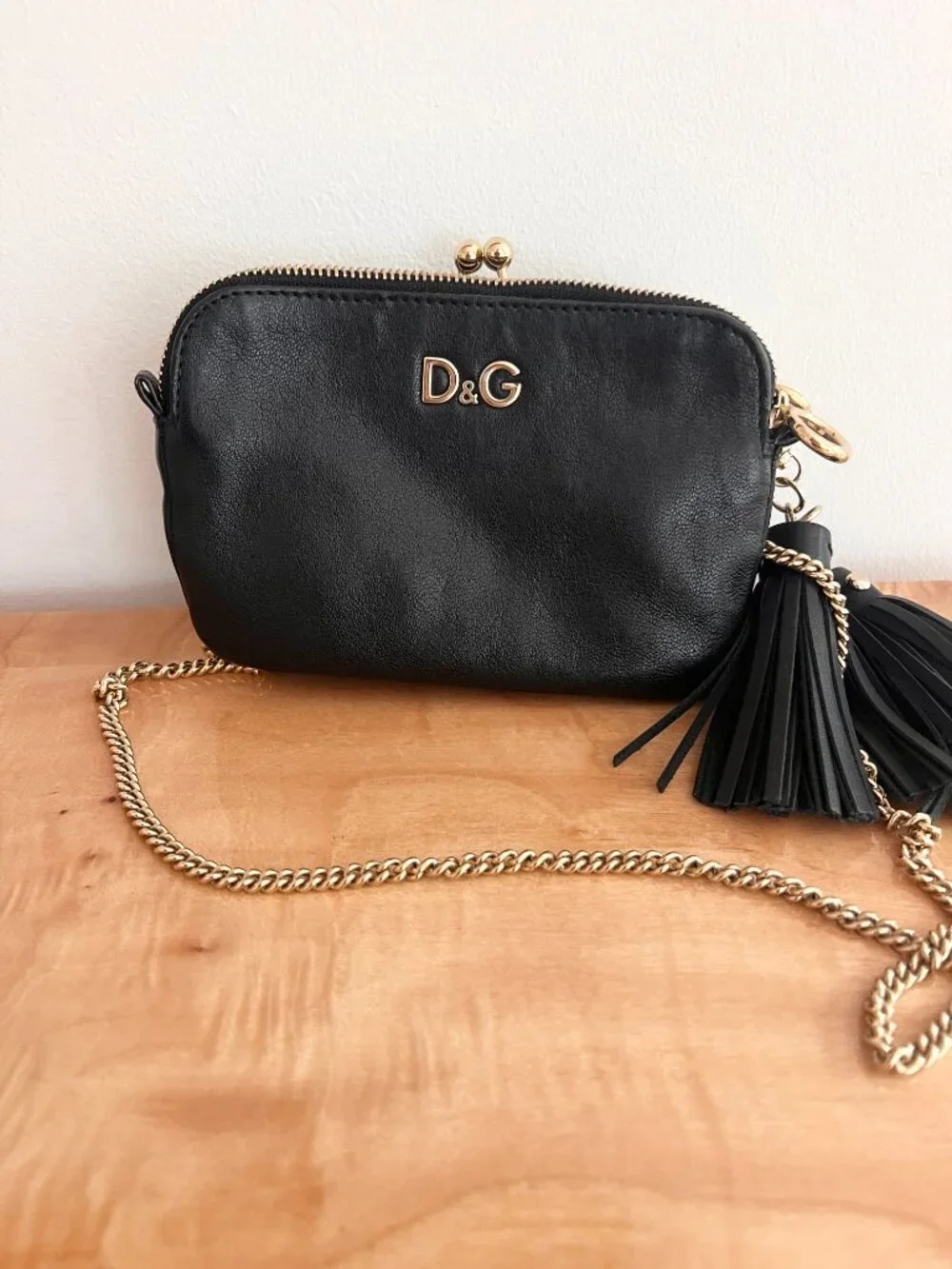 Vintage D&G Dolce Gabbana Black Leather Small Lily Twist Kiss Lock Clutch
